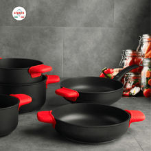Carica l'immagine nel visualizzatore di Gallery, COVER PER MANIGLIE IN SILICONE ROSSO 2 pz - Olympia Italian Premium Cookware