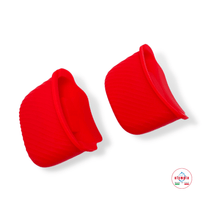 Carica l'immagine nel visualizzatore di Gallery, COVER PER MANIGLIE IN SILICONE ROSSO 2 pz - Olympia Italian Premium Cookware